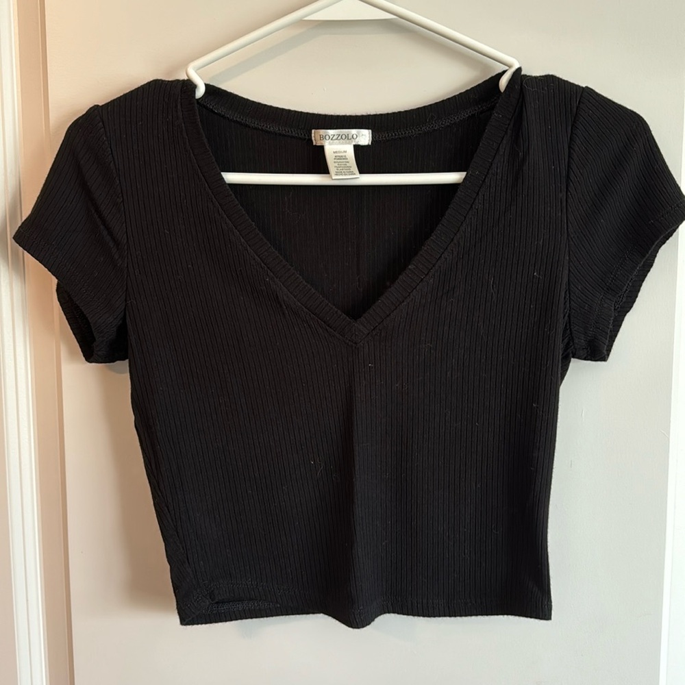 Black cropped tee